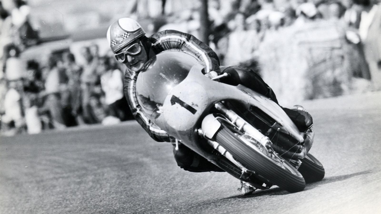 Mike Hailwood con la Honda RC181 en 1967.