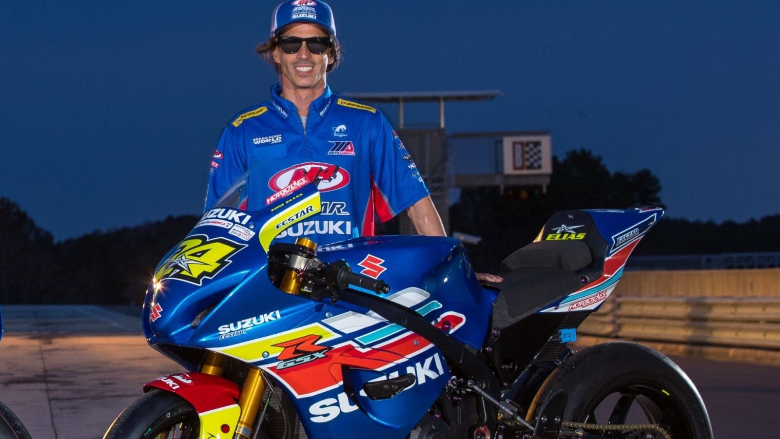 Toni Elías junto a su Suzuki GSX-R1000 para MotoAmerica Superbike 2020 (Fotos: Suzuki).