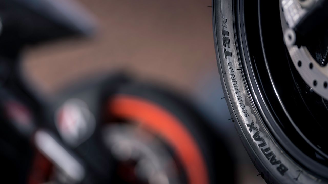 ¿Necesitáis neumáticos para la moto? Atentos a la nueva campaña de Bridgestone