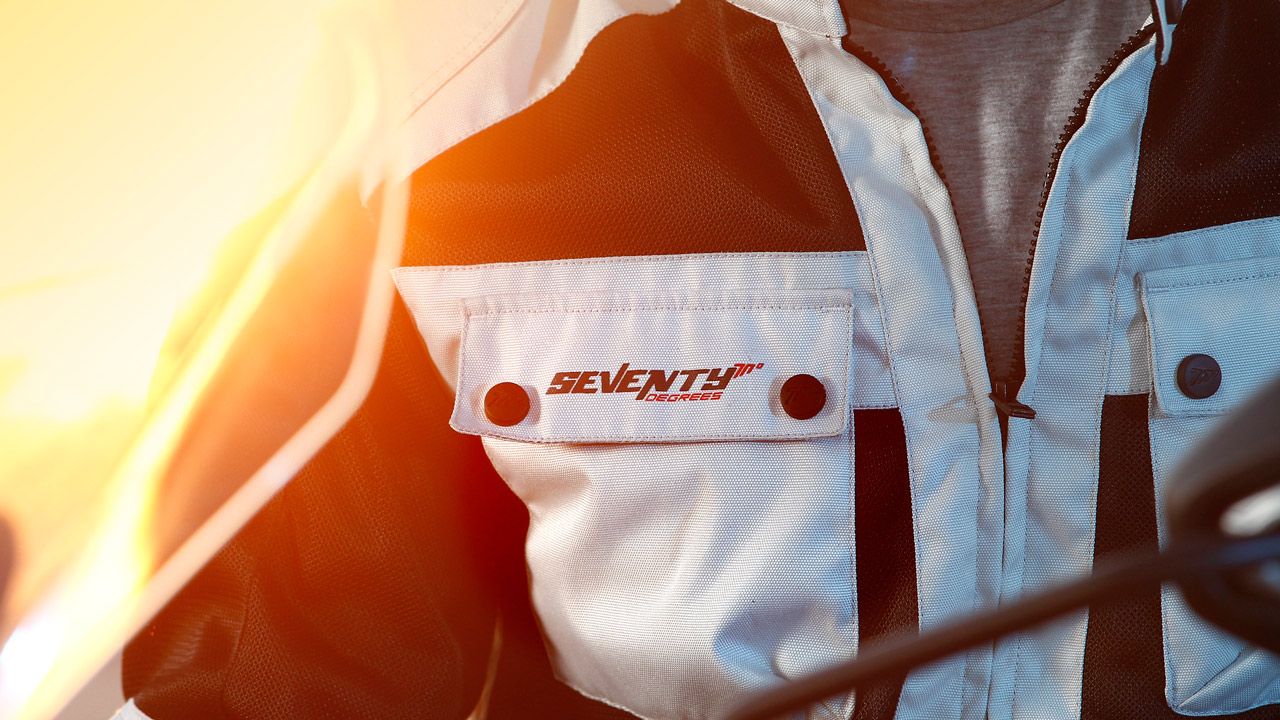 Seventy Degrees, equipamiento de moto para la desescalada