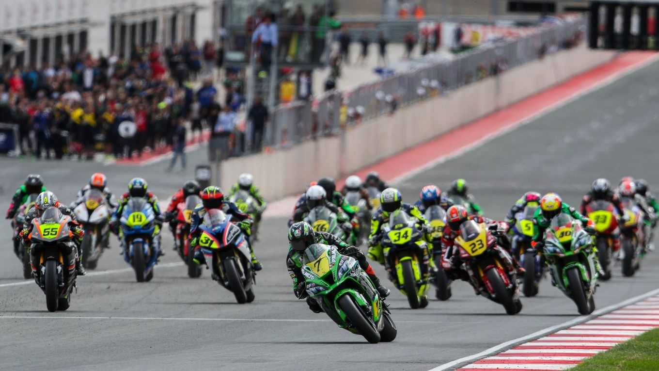 Inicio de la carrera de 2019 del ESBK en Navarra (Foto: RFME).