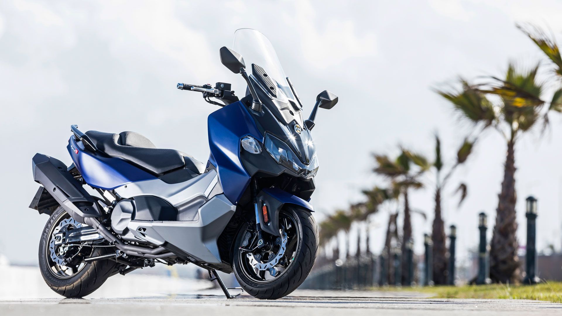 El SYM MaxSym TL a la venta. Llega el megascooter funcional más económico del mercado.