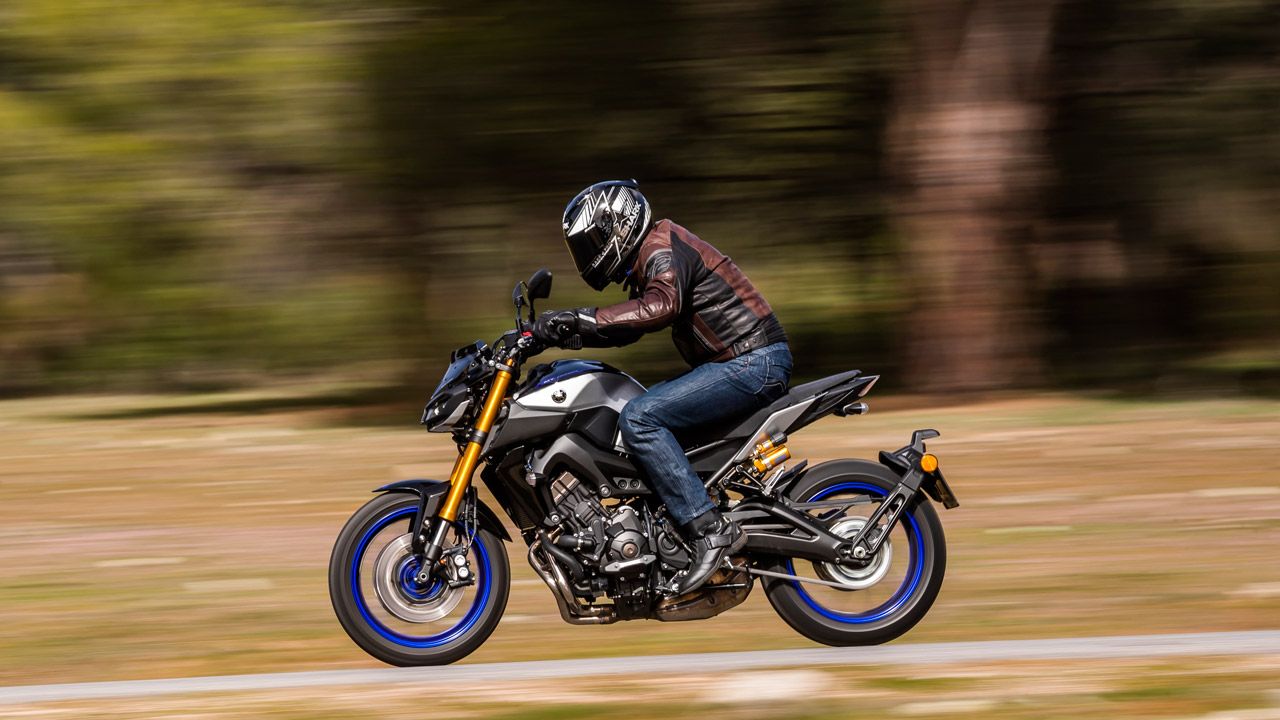 Comparativa naked 900: BMW F 900 R, Kawasaki Z900 y Yamaha MT-09