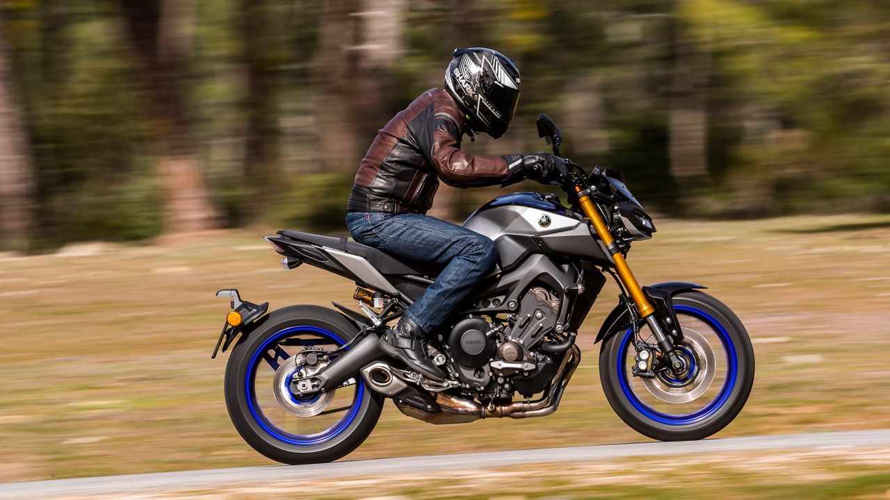 Comparativa naked 900: BMW F 900 R, Kawasaki Z900 y Yamaha MT-09