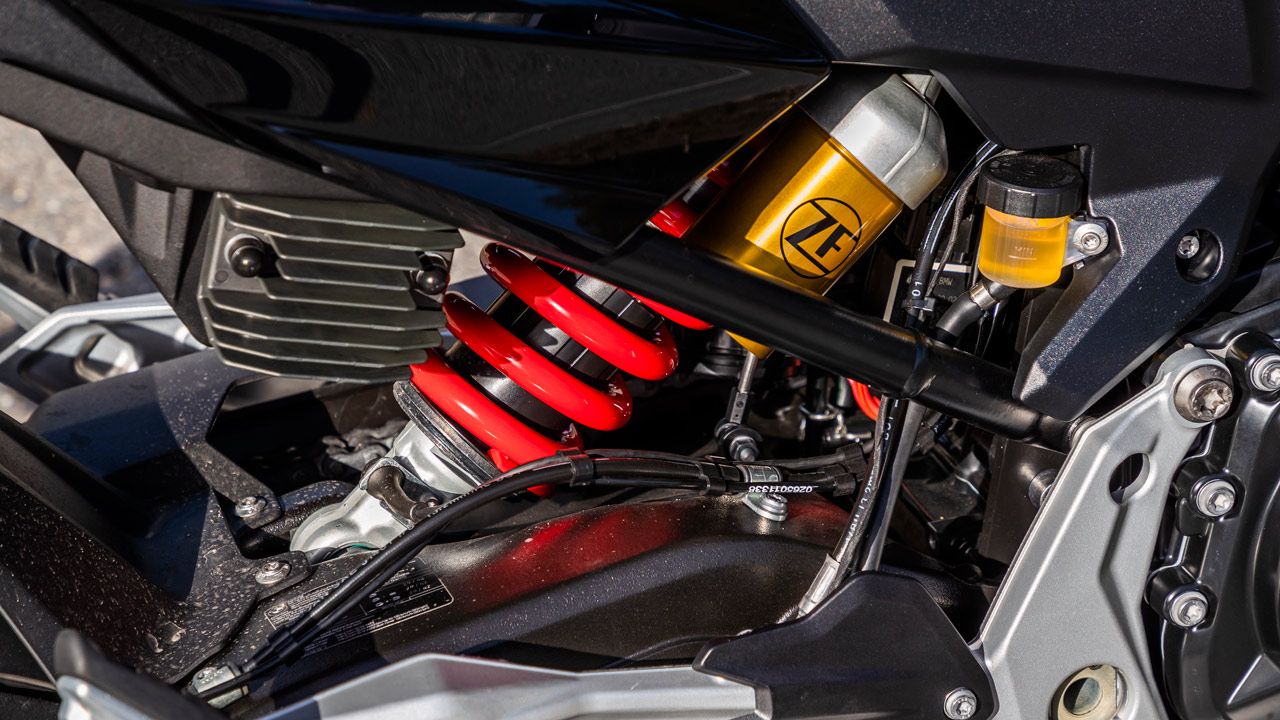 Comparativa naked 900: BMW F 900 R, Kawasaki Z900 y Yamaha MT-09