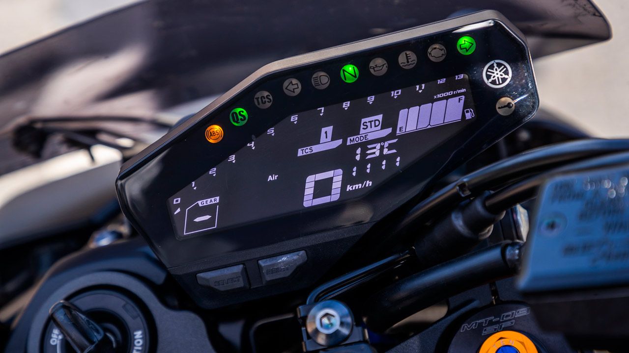 Comparativa naked 900: BMW F 900 R, Kawasaki Z900 y Yamaha MT-09