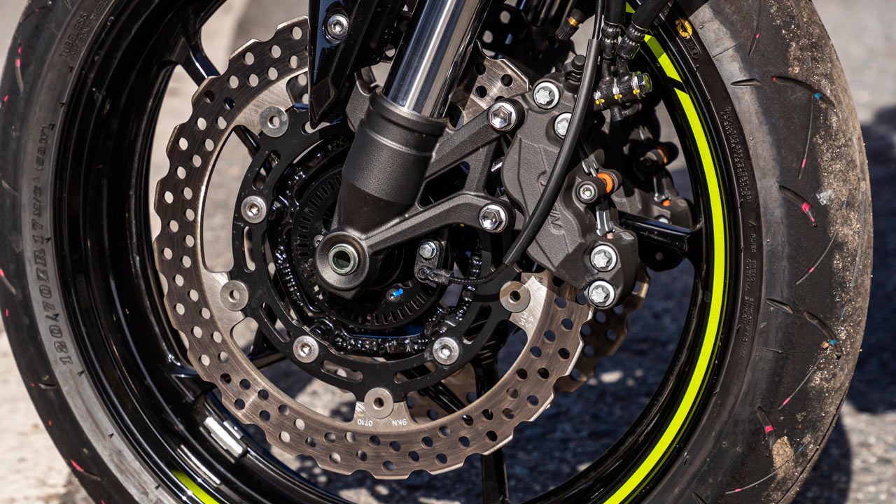 Comparativa naked 900: BMW F 900 R, Kawasaki Z900 y Yamaha MT-09