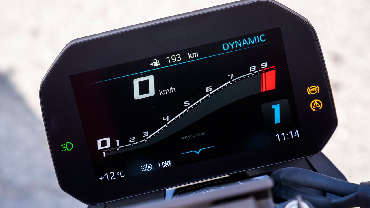 Comparativa naked 900: BMW F 900 R, Kawasaki Z900 y Yamaha MT-09