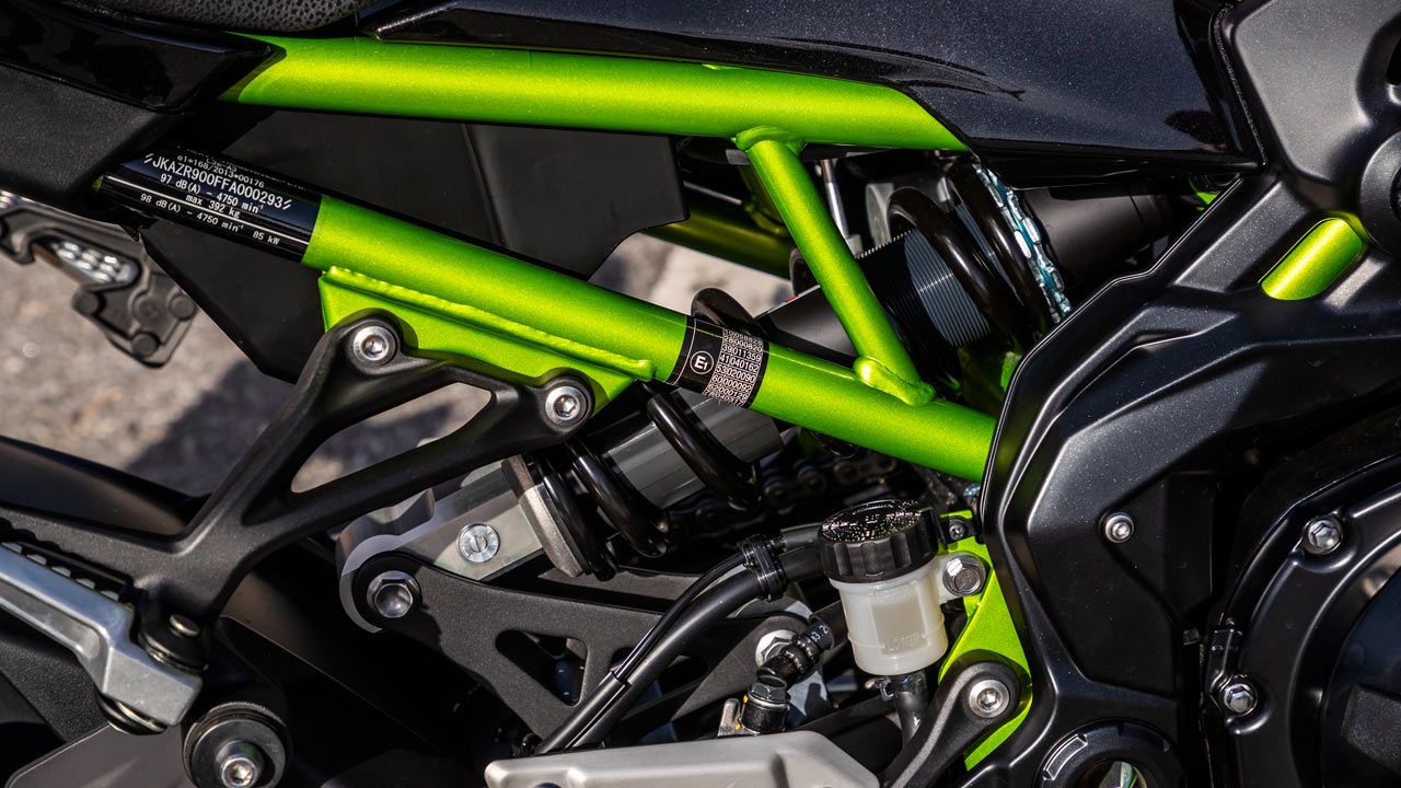 Comparativa naked 900: BMW F 900 R, Kawasaki Z900 y Yamaha MT-09