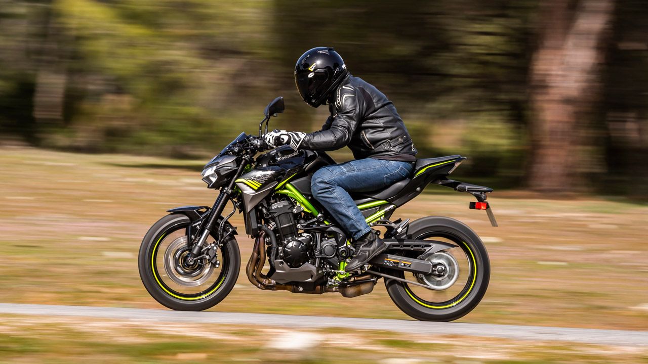 Comparativa naked 900: BMW F 900 R, Kawasaki Z900 y Yamaha MT-09