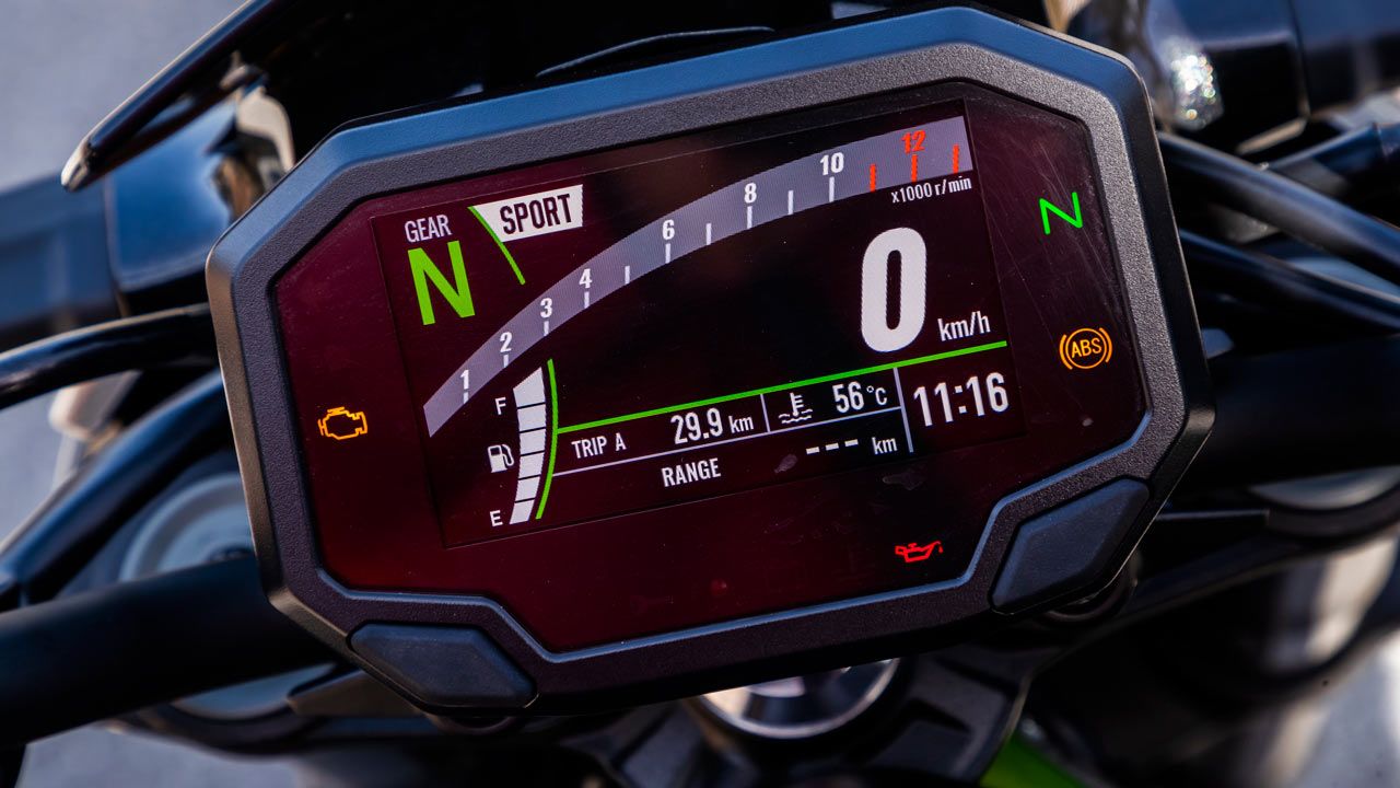 Comparativa naked 900: BMW F 900 R, Kawasaki Z900 y Yamaha MT-09