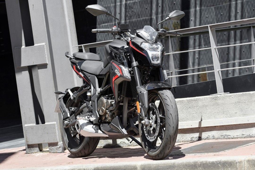 Gama Voge 300 AC, R y RR