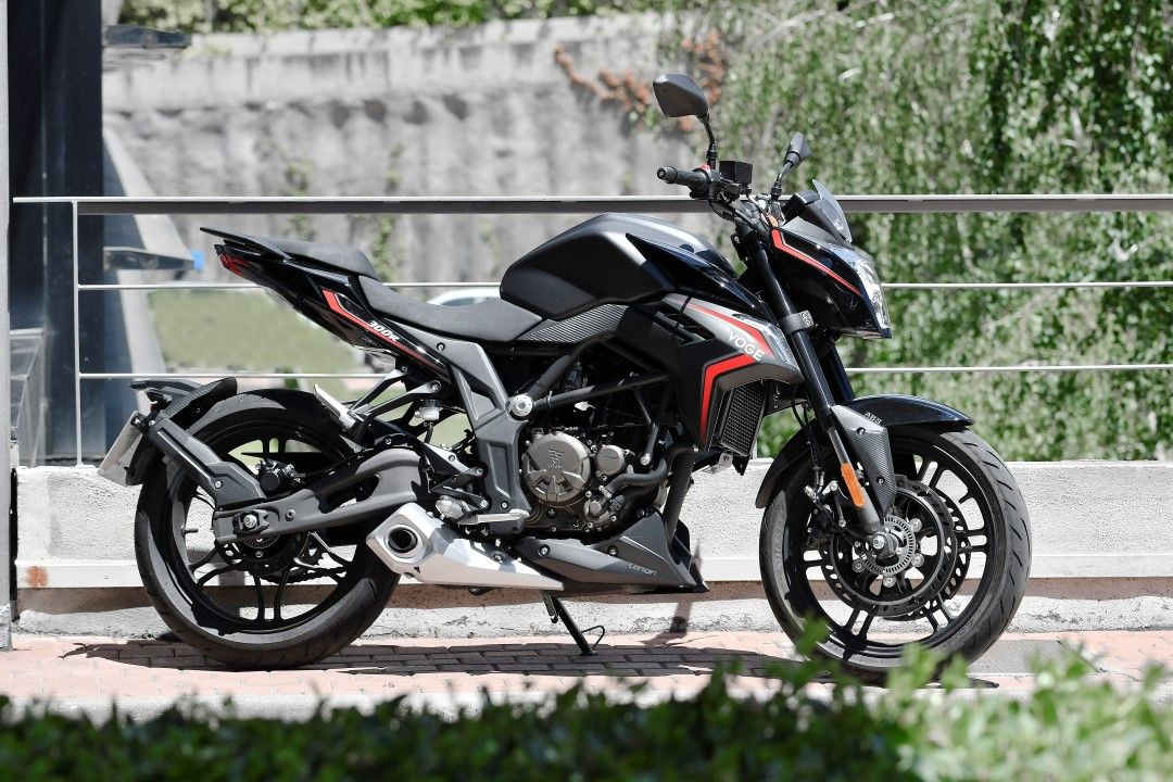 Gama Voge 300 AC, R y RR