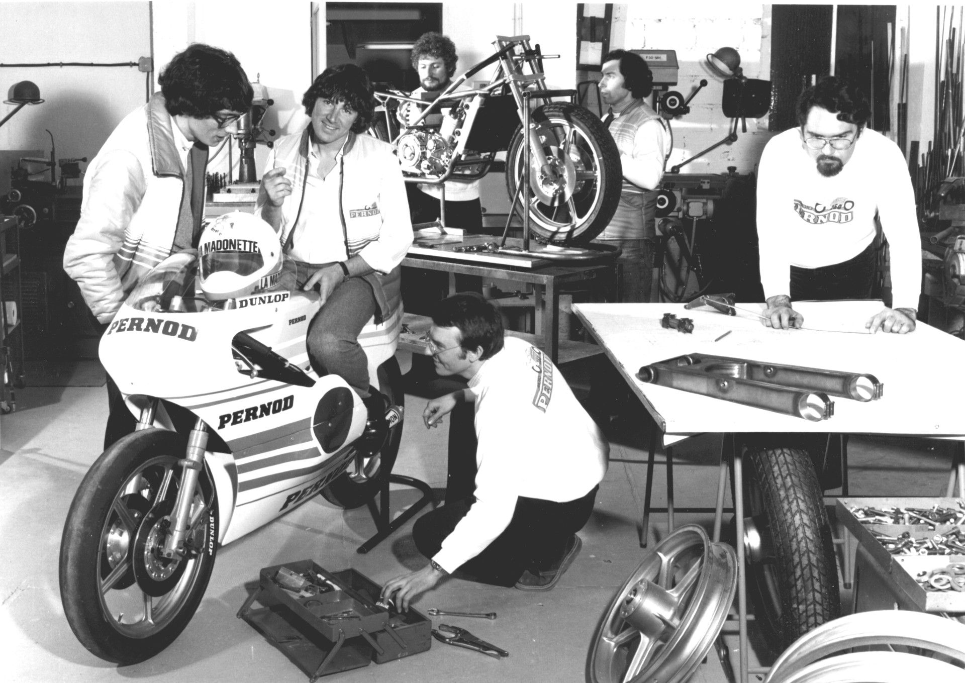 Pernod persiguió el sueño de hacer una moto francesa de 250, y logró una victoria en un GP.