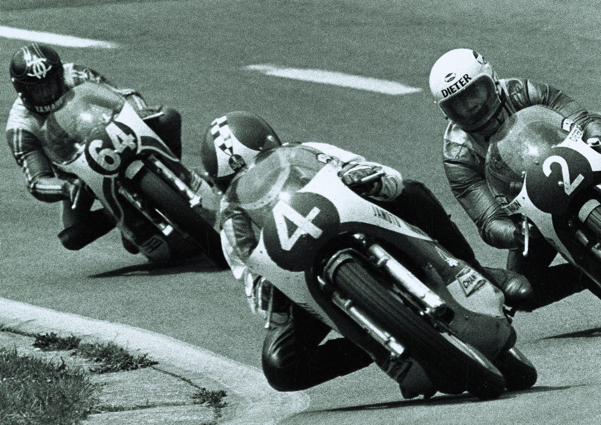 Dodds (4), Braun (2) y Katayama, todos sobre Yamaha TZ 250.