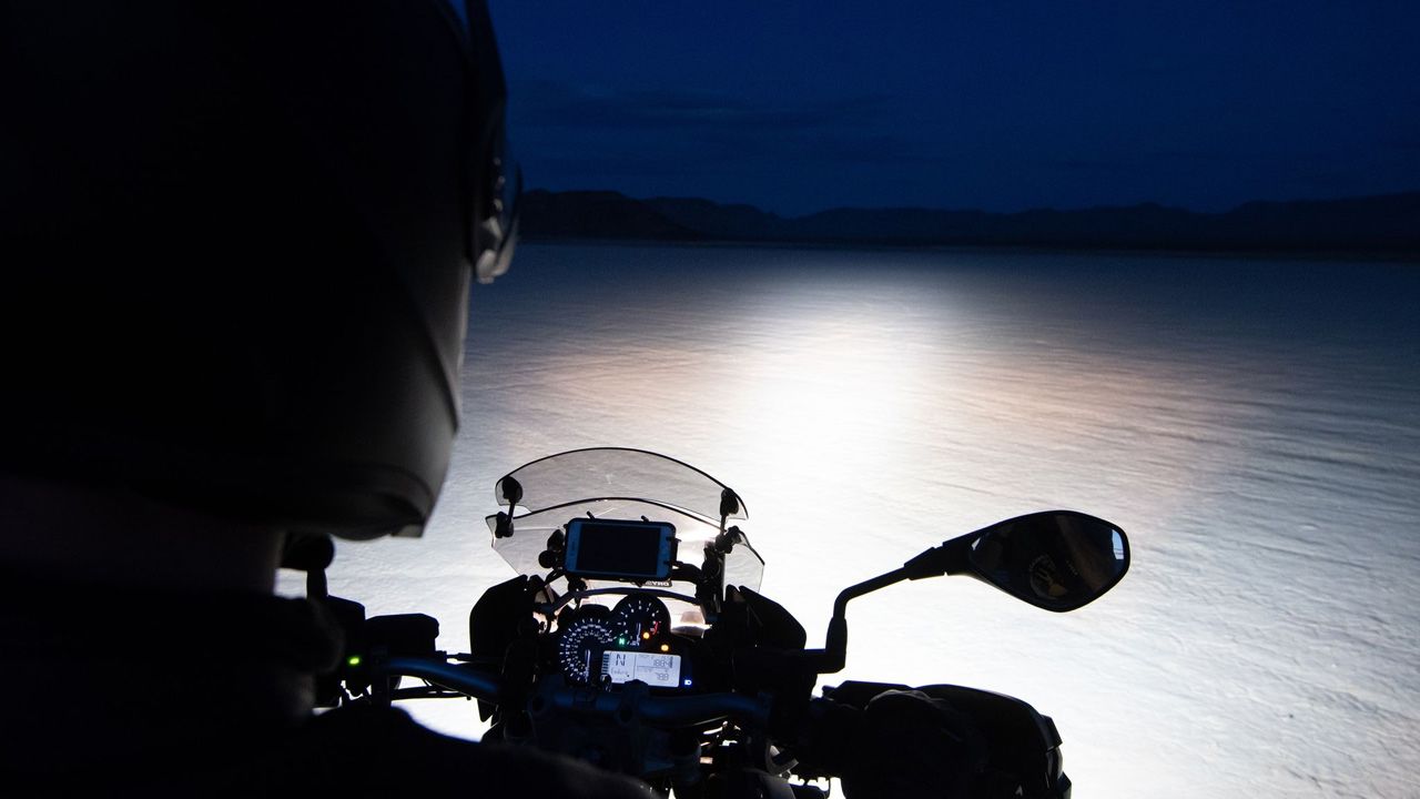 «Along the road», la campaña de Birh para los motociclistas más aventureros