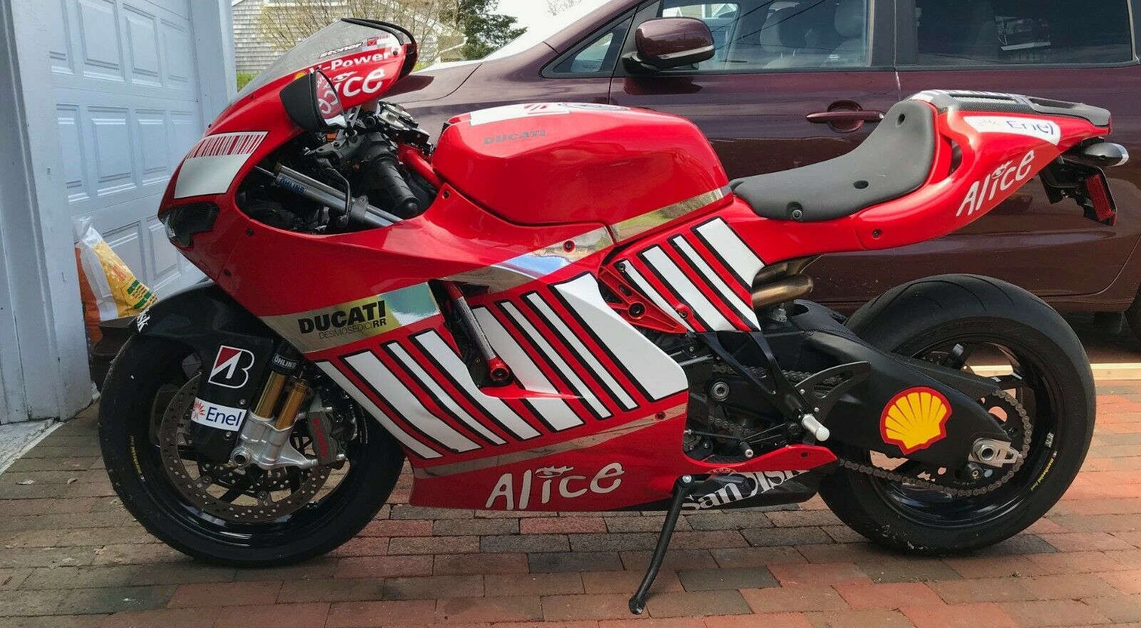 A subasta una exclusiva Ducati Desmosedici RR, decorada a lo Casey Stoner en 2008