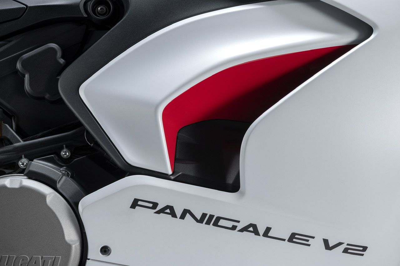 Ducati Panigale V2 “White Rosso”