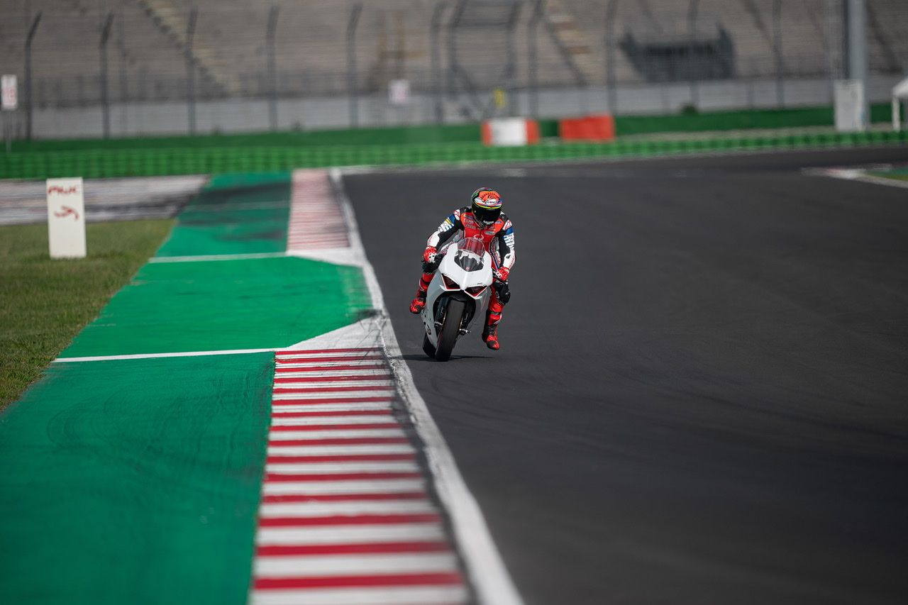Ducati Panigale V2 “White Rosso”