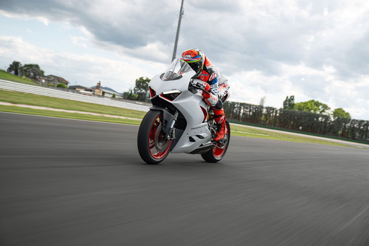 Ducati Panigale V2 “White Rosso”