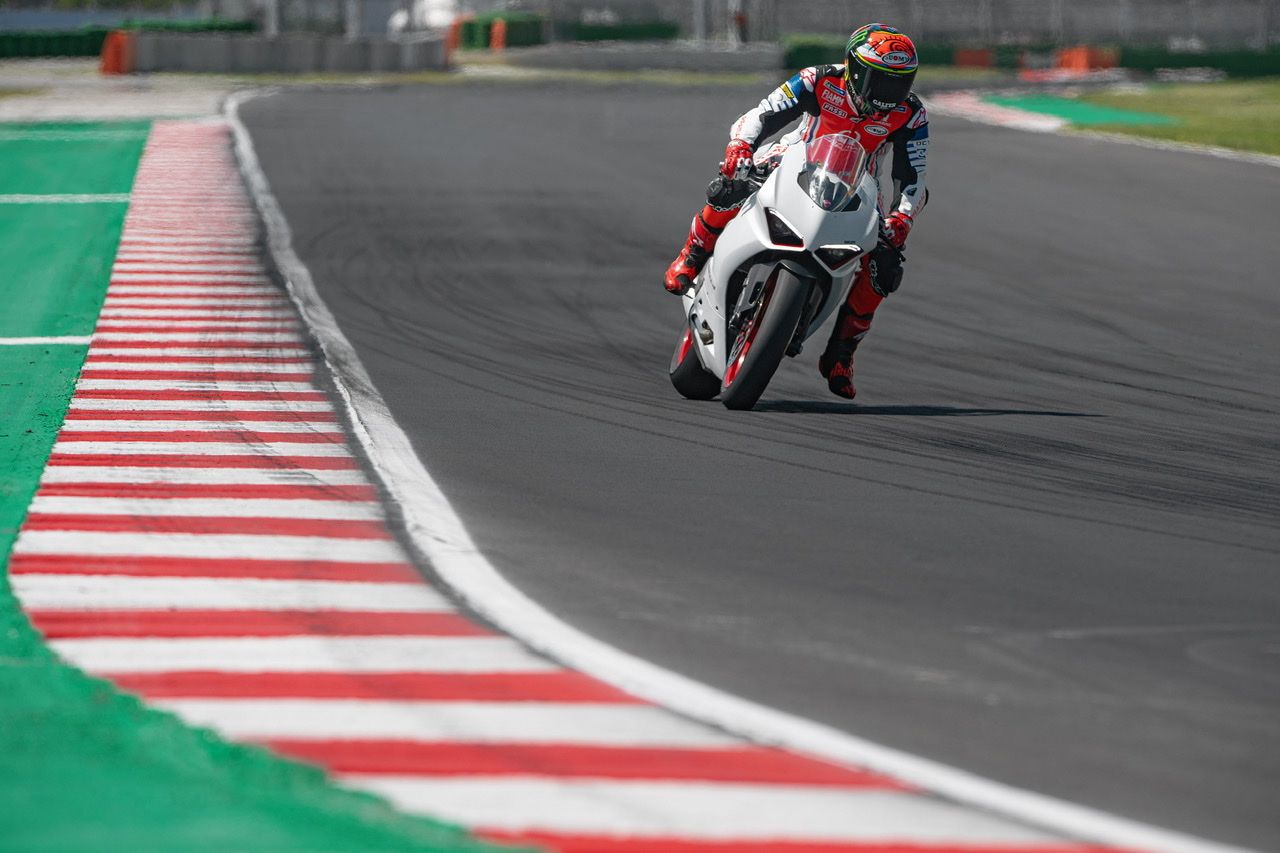 Ducati Panigale V2 “White Rosso”