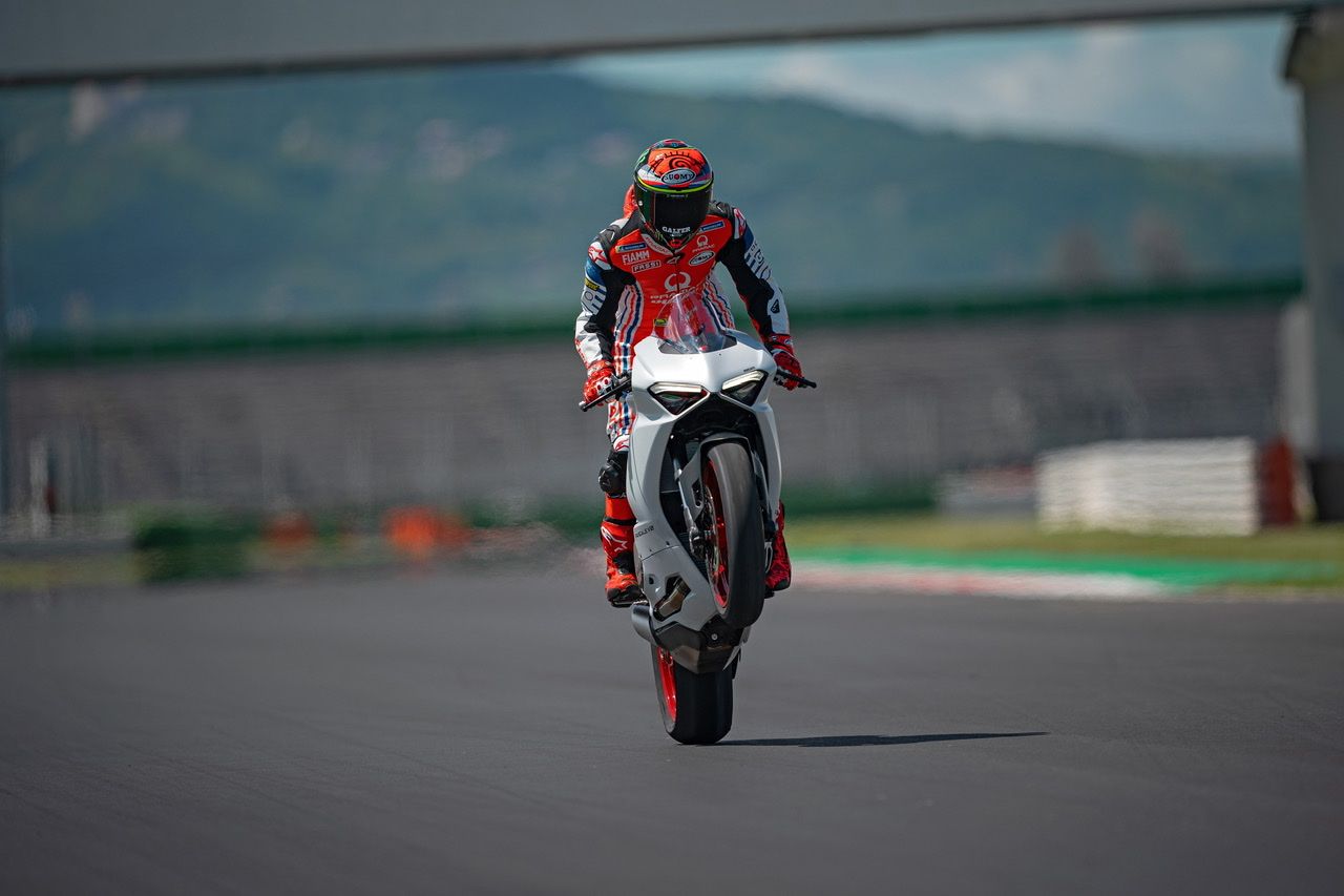 Ducati Panigale V2 “White Rosso”