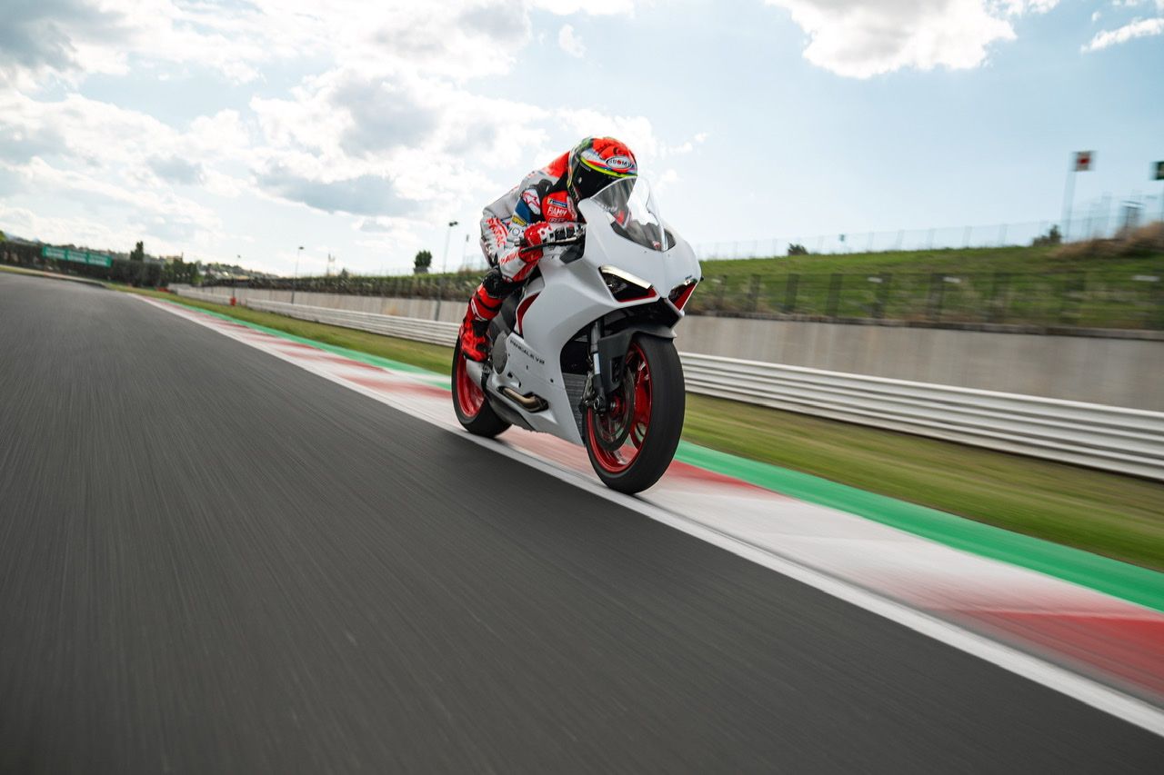 Ducati Panigale V2 “White Rosso”