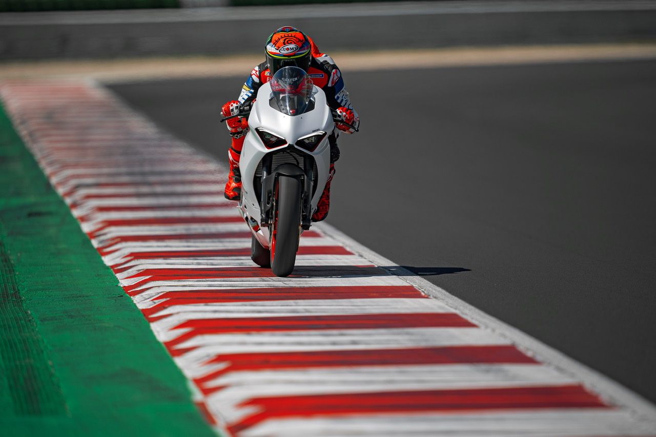 Ducati Panigale V2 “White Rosso”