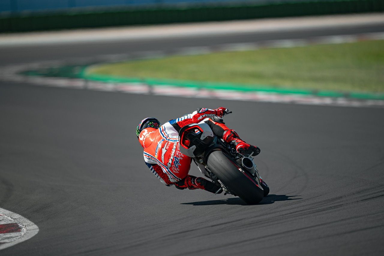 Ducati Panigale V2 “White Rosso”