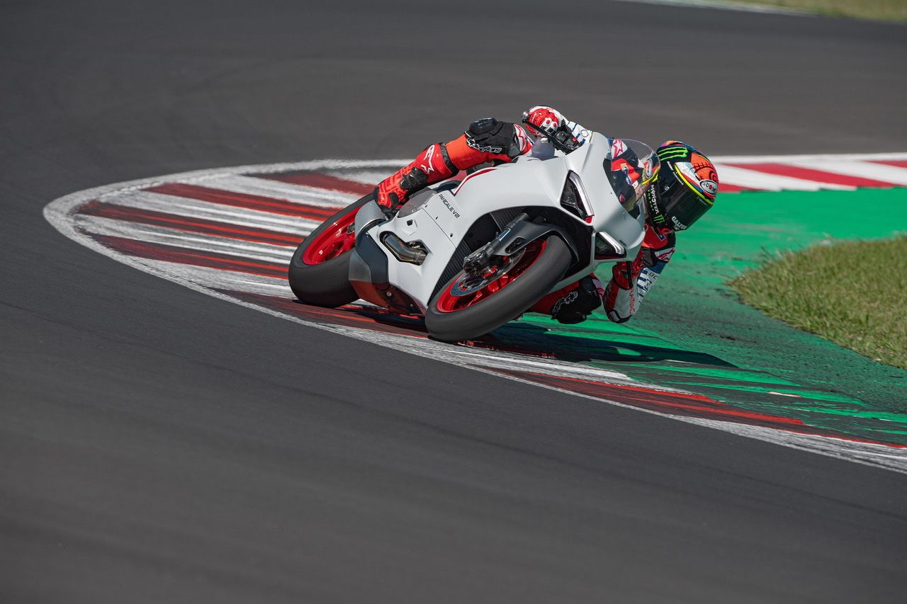 Ducati Panigale V2 “White Rosso”