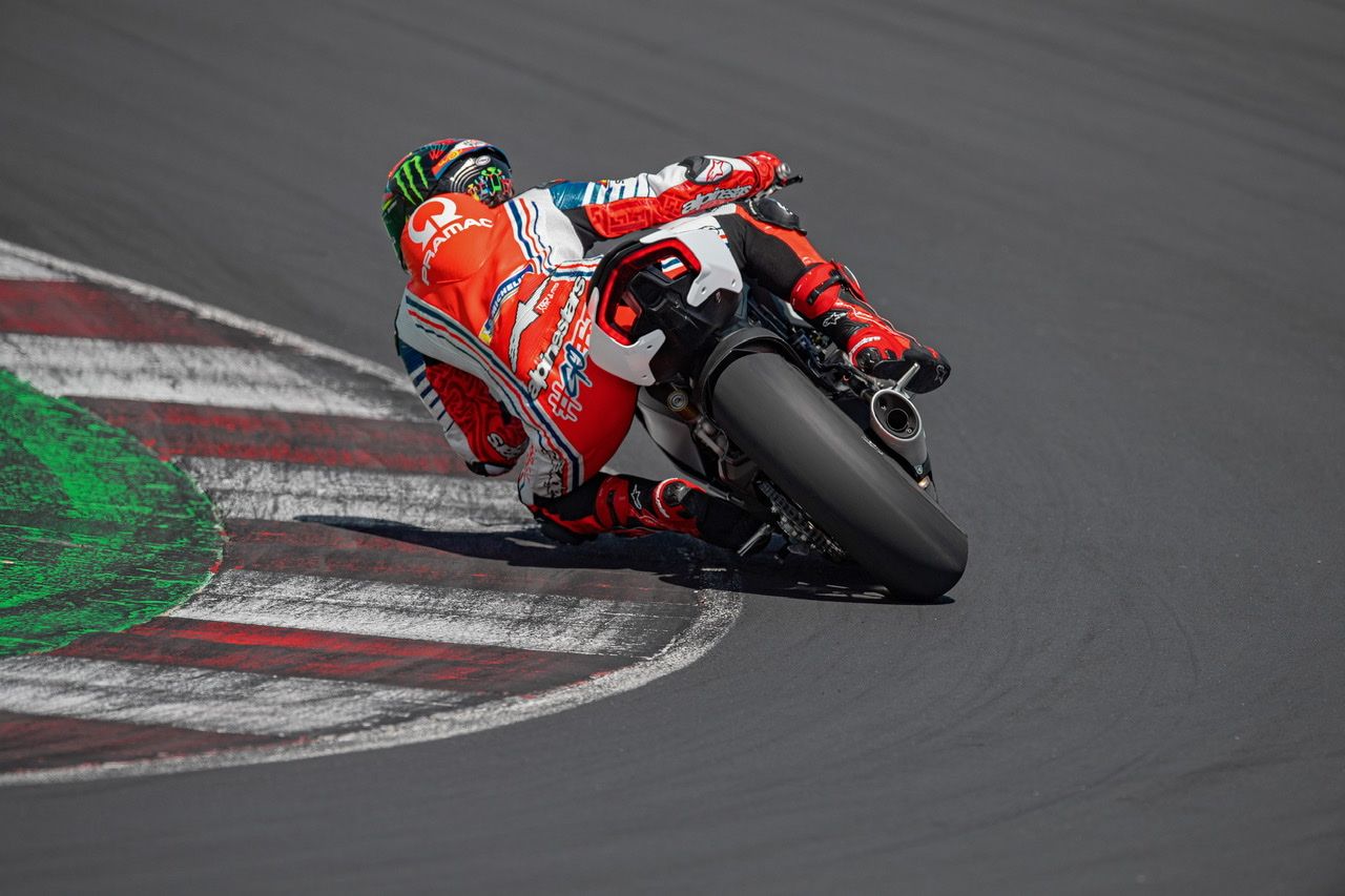 Ducati Panigale V2 “White Rosso”