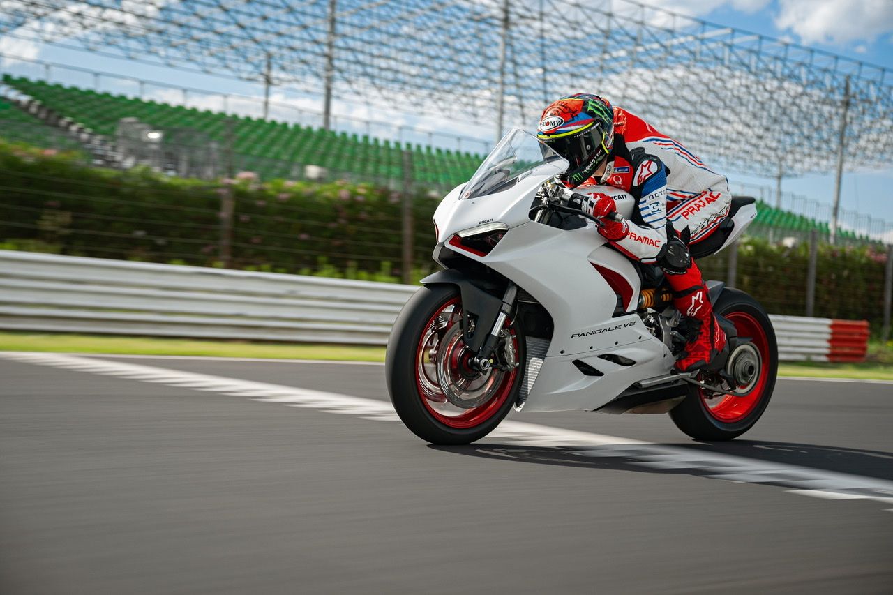 Ducati Panigale V2 “White Rosso”