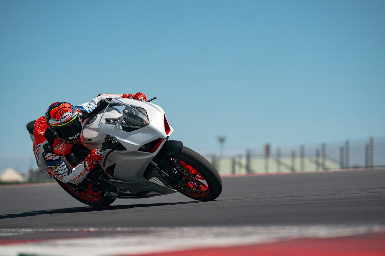 Ducati Panigale V2 “White Rosso”