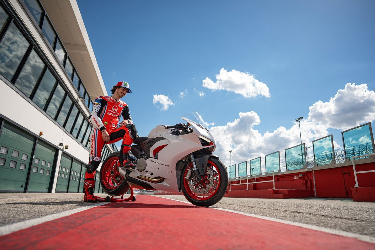 Ducati Panigale V2 “White Rosso”