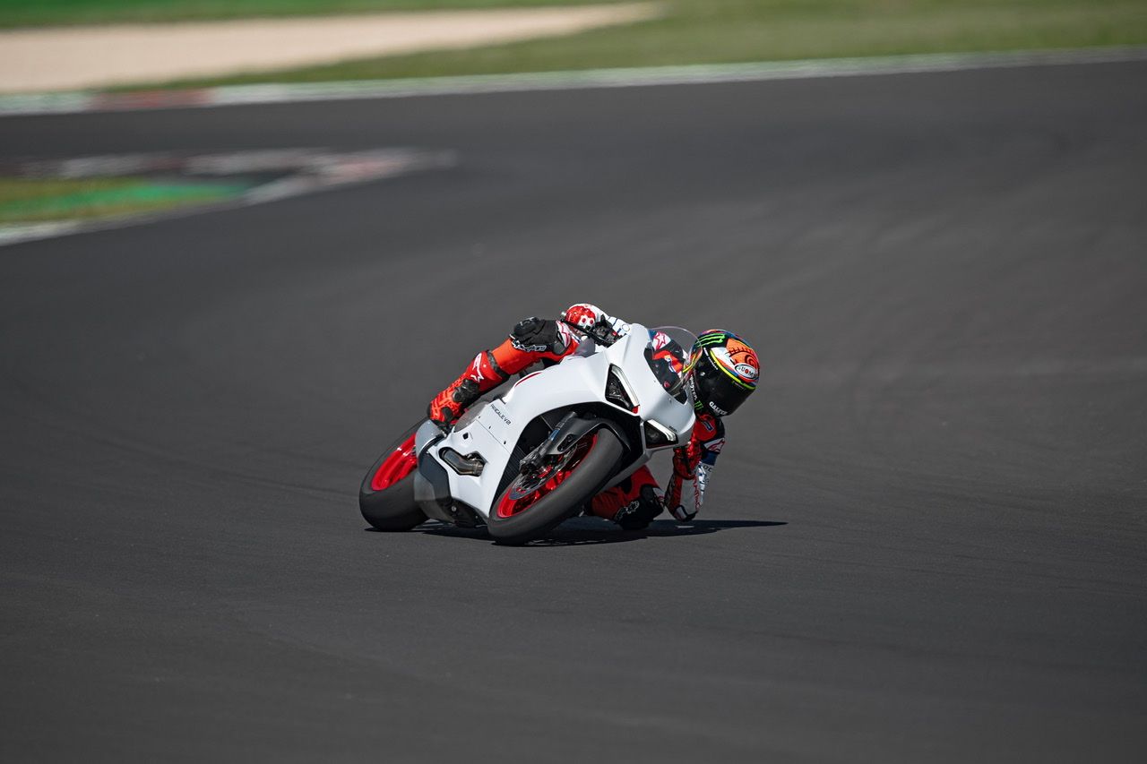 Ducati Panigale V2 “White Rosso”