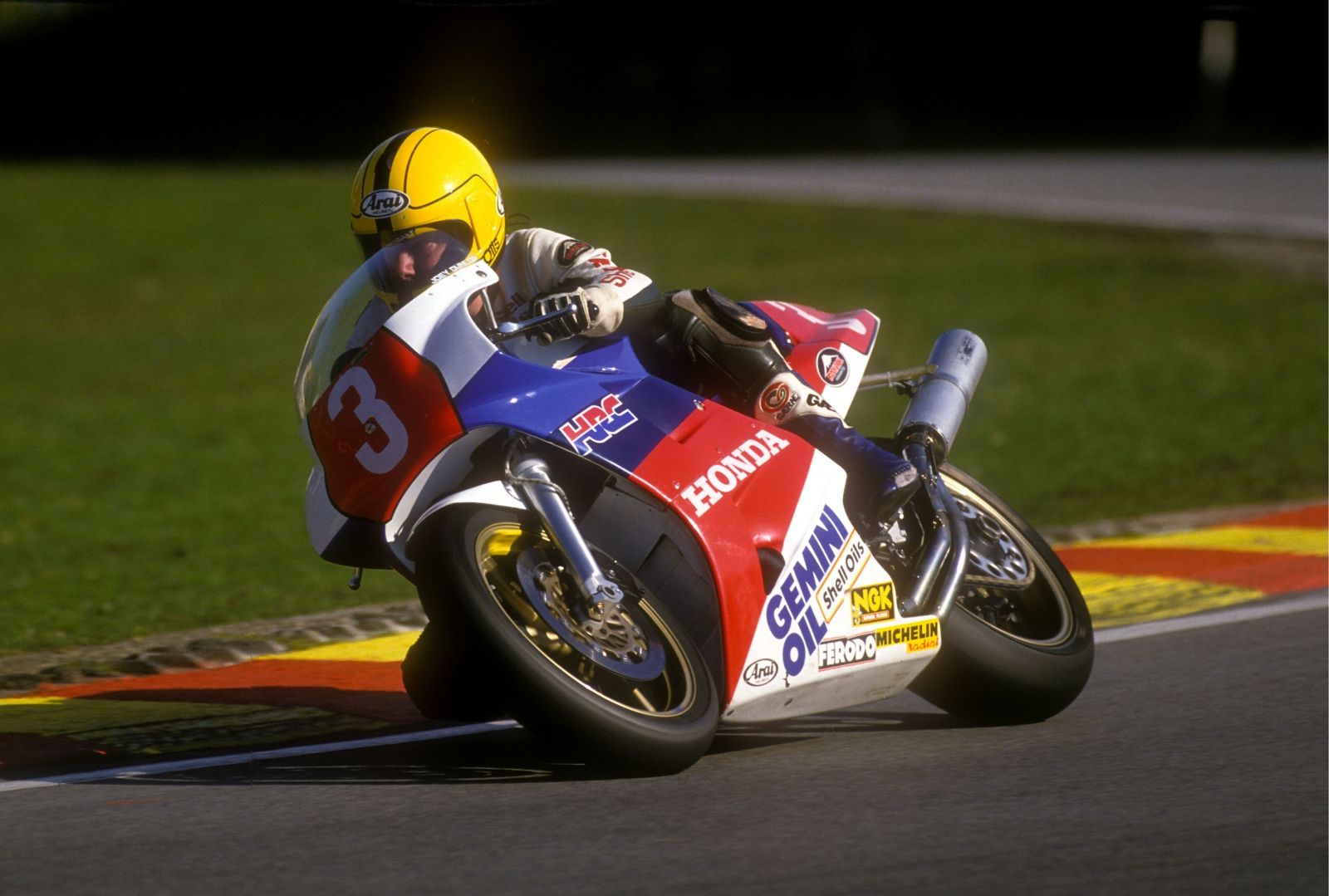 Joey Dunlop, el hombre-península del motociclismo (Fotos: Gold & Goose / IOMTT / NW200 / MPIB).