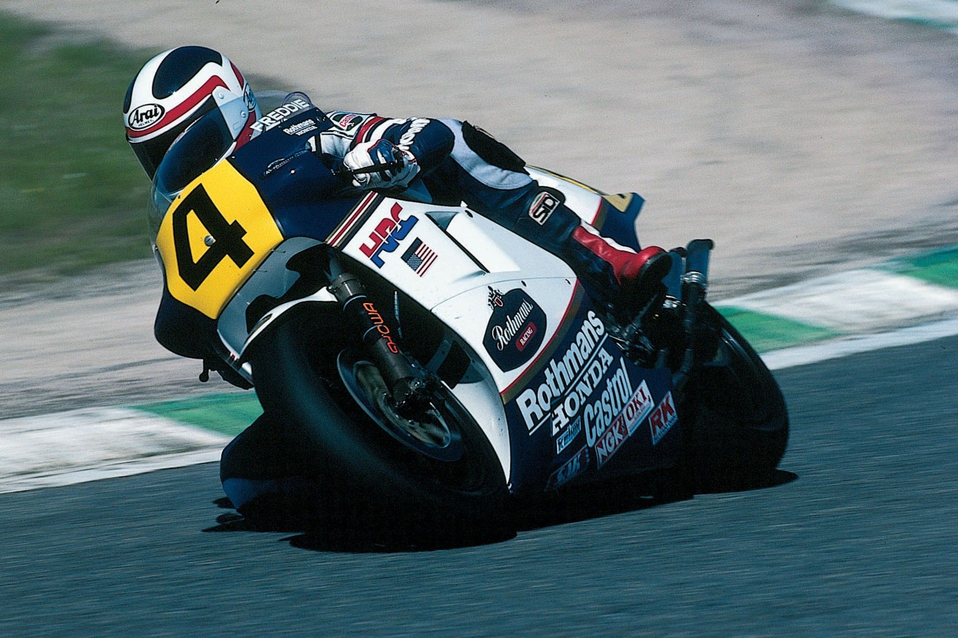 Freddie Spencer, la Honda NSR 500 y los neumáticos radiales