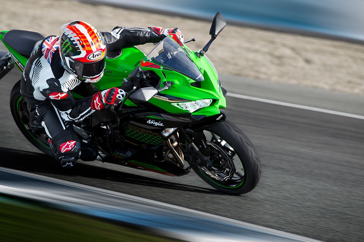 La Kawasaki Ninja ZX-25R debuta de forma oficial, ¡promete 51 cv!