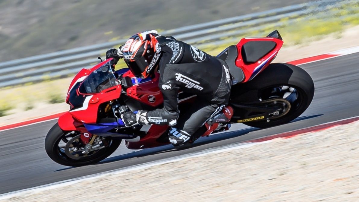 Jordi Torres entrenando con la Honda CBR1000RR-R que llevará en el ESBK 2020 (Foto: RFME).
