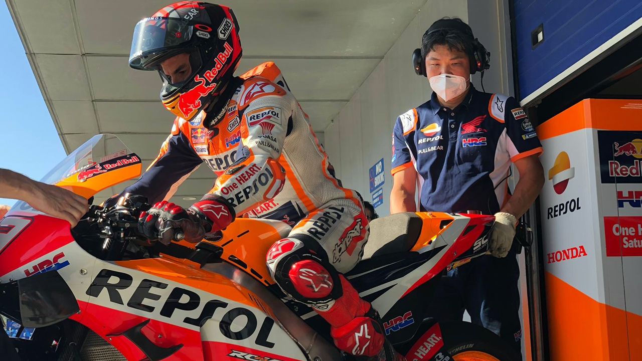 Marc Márquez manda en el reinicio de MotoGP en Jerez