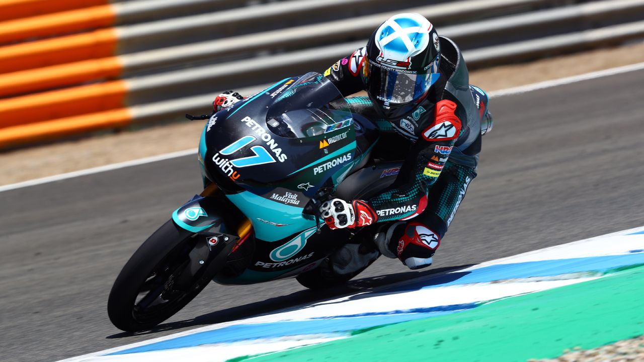 John McPhee y Raúl Fernández lideran el test de Jerez en Moto3