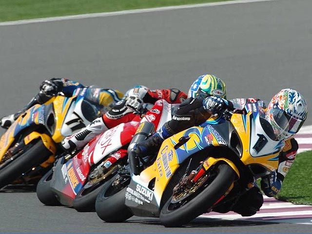 Corser y Bayliss cumplen con la afición