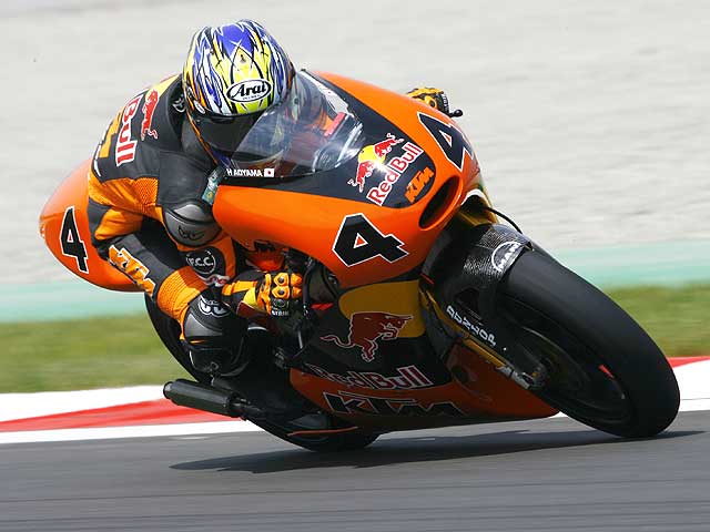 Aoyama vence, Barberá segundo