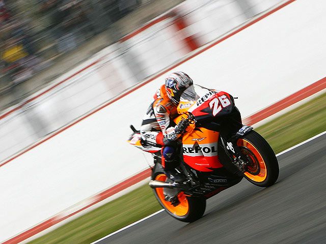 Pedrosa golpea de nuevo