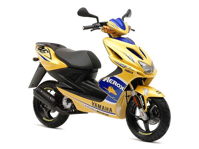 Como Rossi por el Paddock