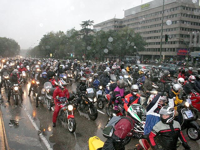 Manifestación contra los guardarrailes