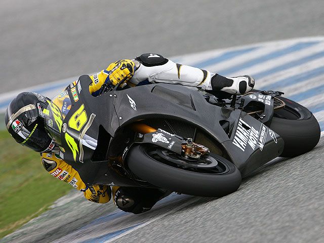 Rossi da el primer aviso