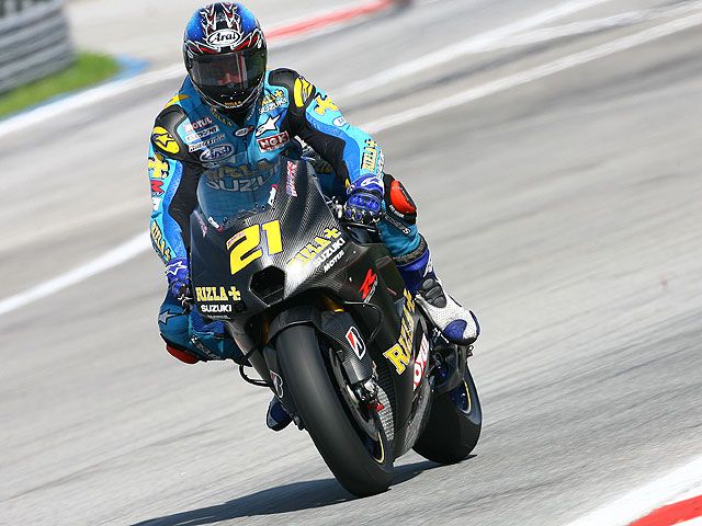 Suzuki reina en Sepang