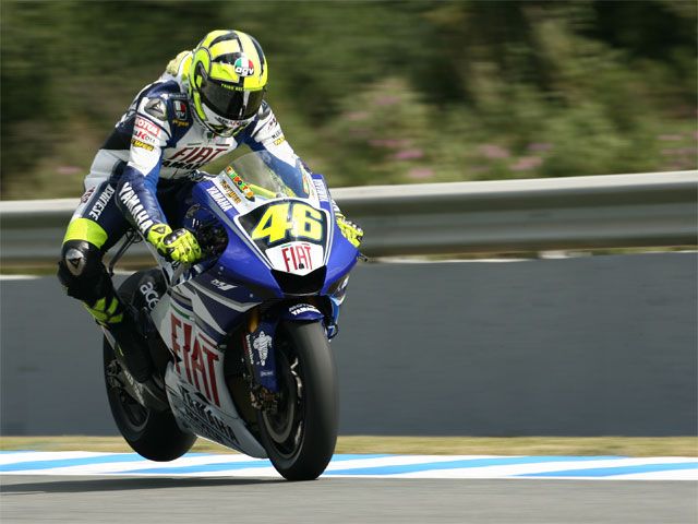 Rossi abruma en Jerez