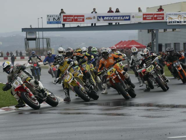 Supermotard por agua